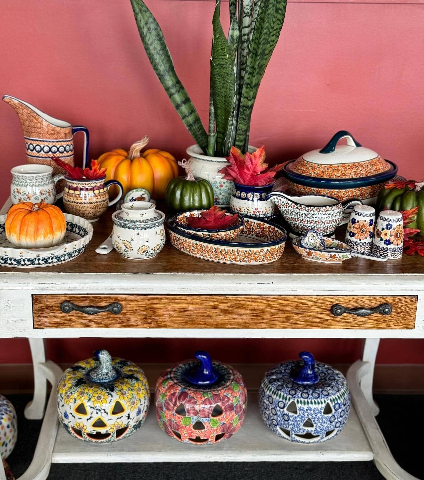 Luminary, Pumpkin, 8" in "Maroon Daisy" by Galia | GAD28D-AF