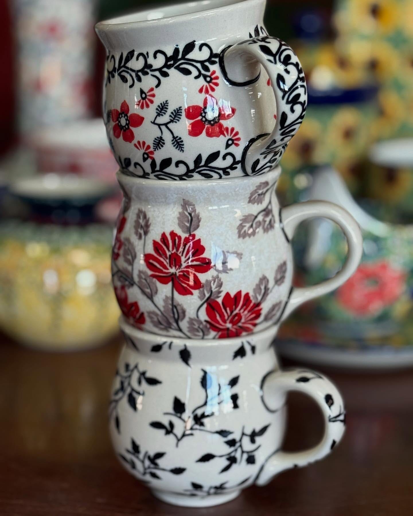 Mug, Belly Mug, 16 oz Large in "Black Spray" by Manufaktura | K068T-LISC
