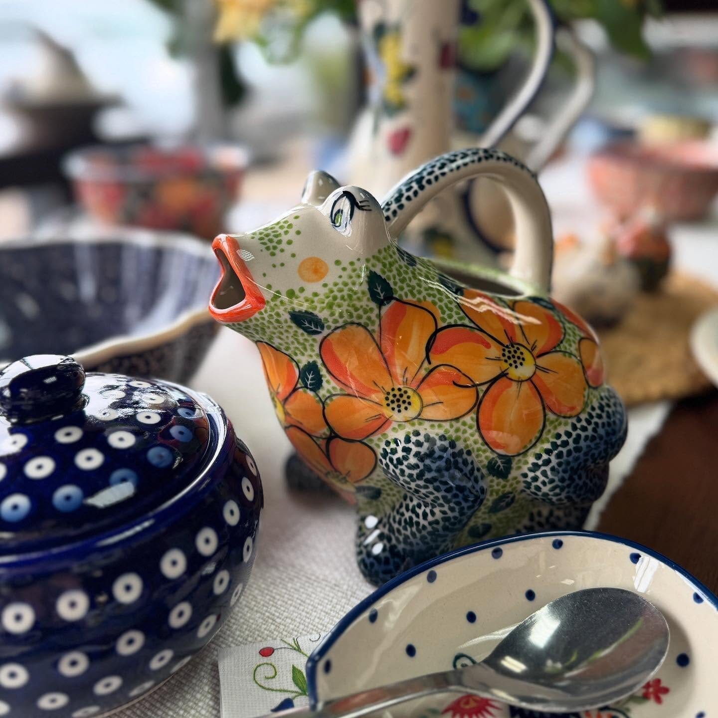 Container, Round, Covered, 5" x 4", WR (WR31I) in "Butterfly Delight" by W.R. Ceramika | WR31I-PP2